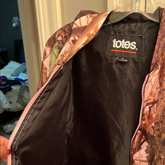 Totes Camouflage Women's lightweight Jacket. Size Large - Picture 5 of 5